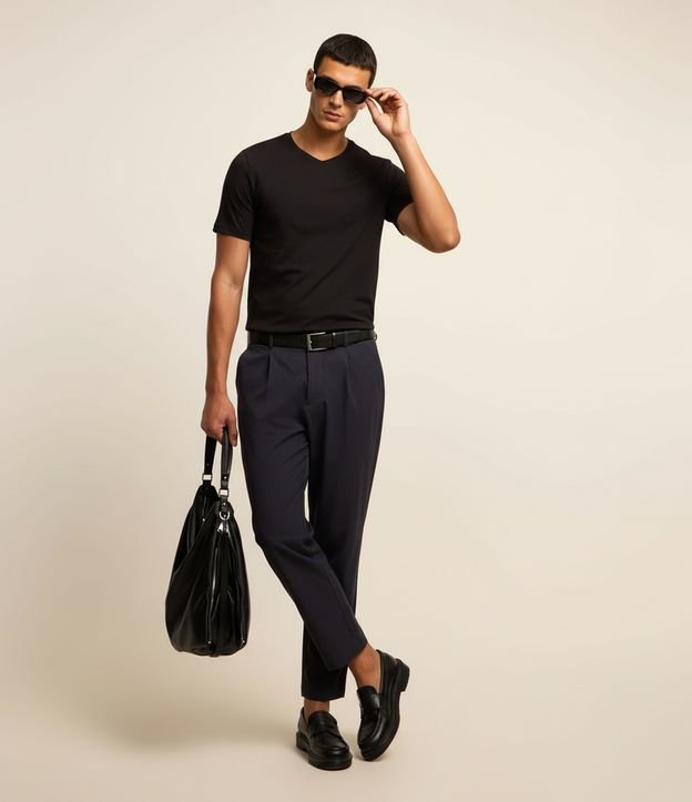 Camiseta Slim em Algodão Peruano com Gola V