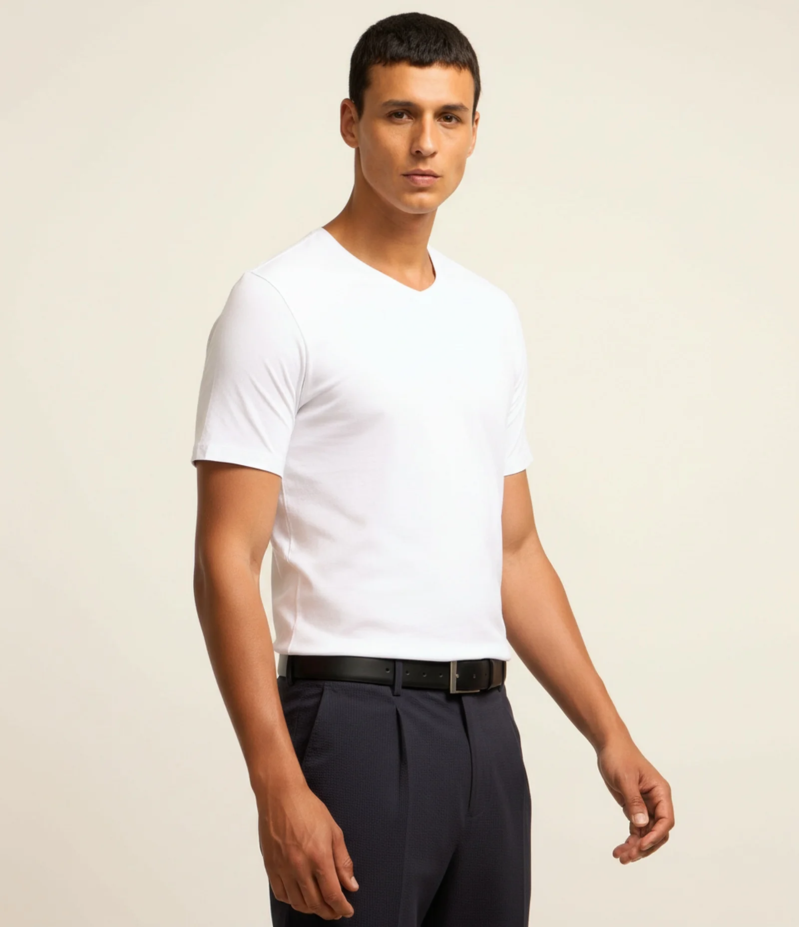 Camiseta Slim em Algodão Peruano com Gola V Branco 1
