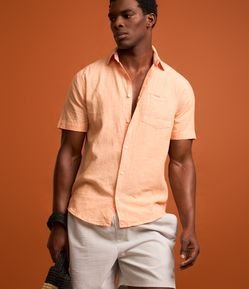 Camisa Comfort Básica em Linho com Bolso Frontal