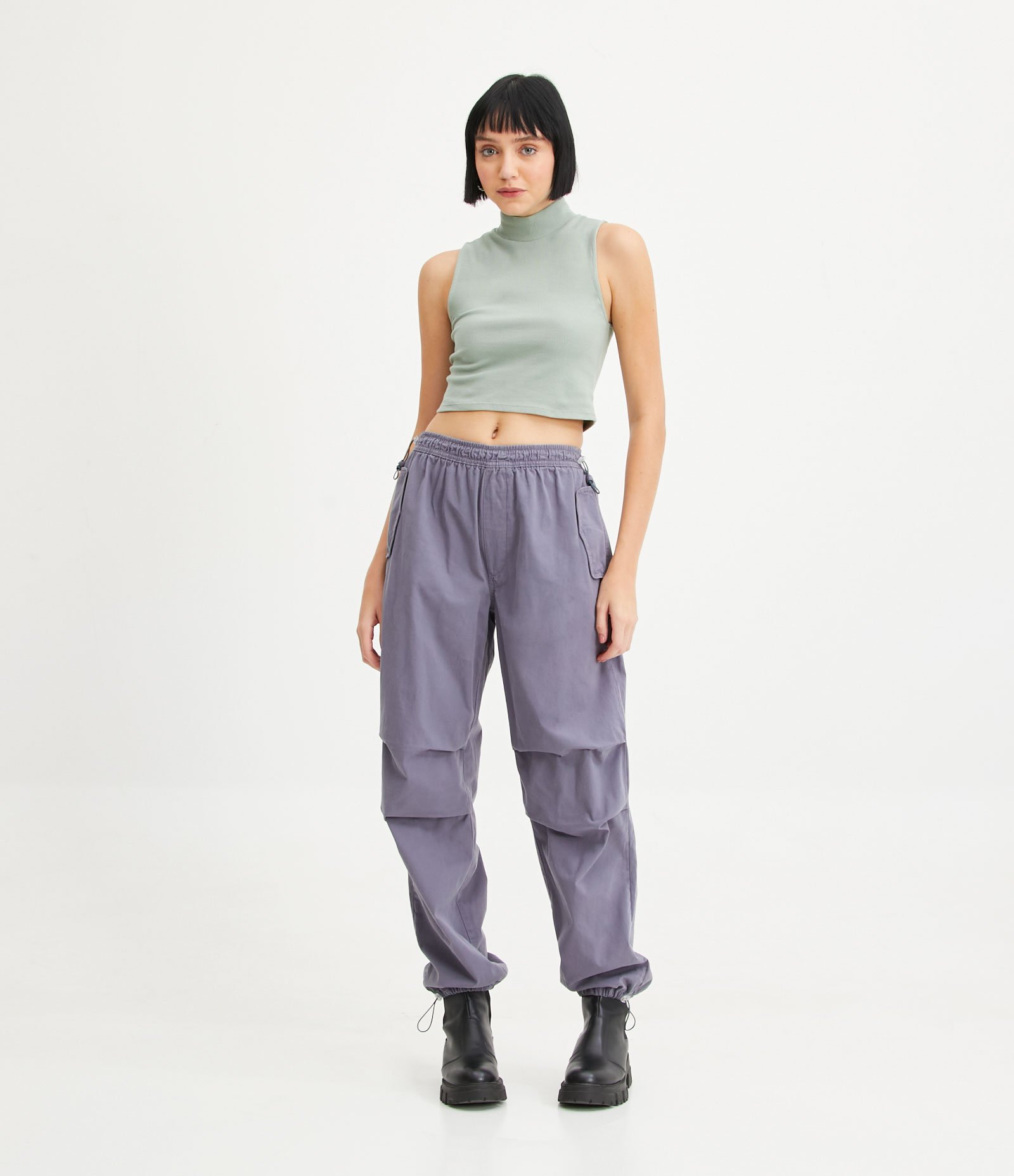 Blusa Cropped Básica sem Manga em Algodão com Gola Alta Verde 2