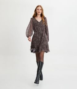 Vestido Curto em Tule com Decote V e Estampa de Corações