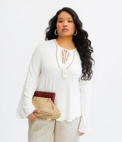 Blusa Bata com Recorte Vazado no Decote Curve & Plus Size
