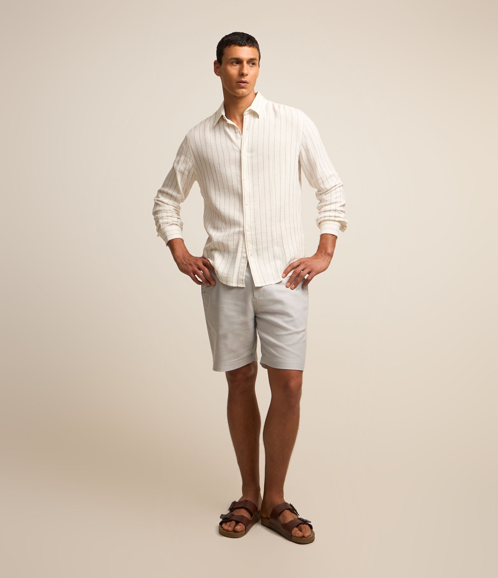 Camisa Regular em Tricoline com Textura de Listras Preto/ Bege 2