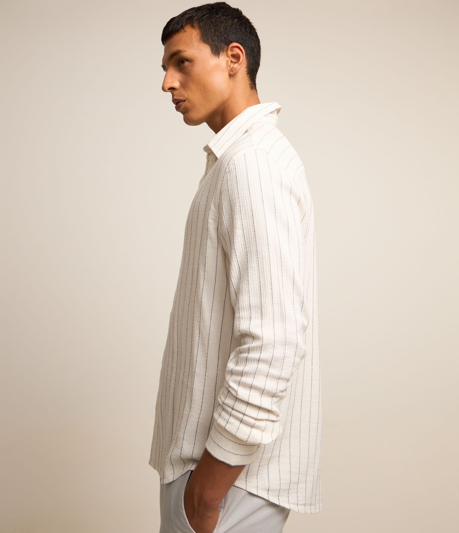 Camisa Regular em Tricoline com Textura de Listras Preto/ Bege 3
