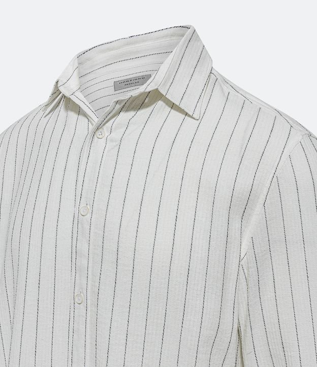 Camisa Regular em Tricoline com Textura de Listras Preto/ Bege 8