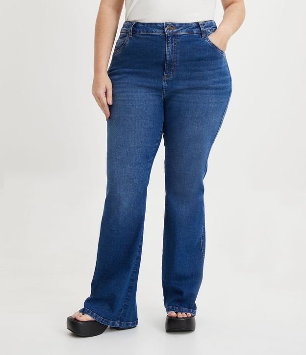 Calça Flare Jeans com Aviamento de Coração Curve & Plus Size Azul 2