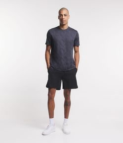 Bermuda Esportiva com Textura Bolsos e Refletivos Laterais