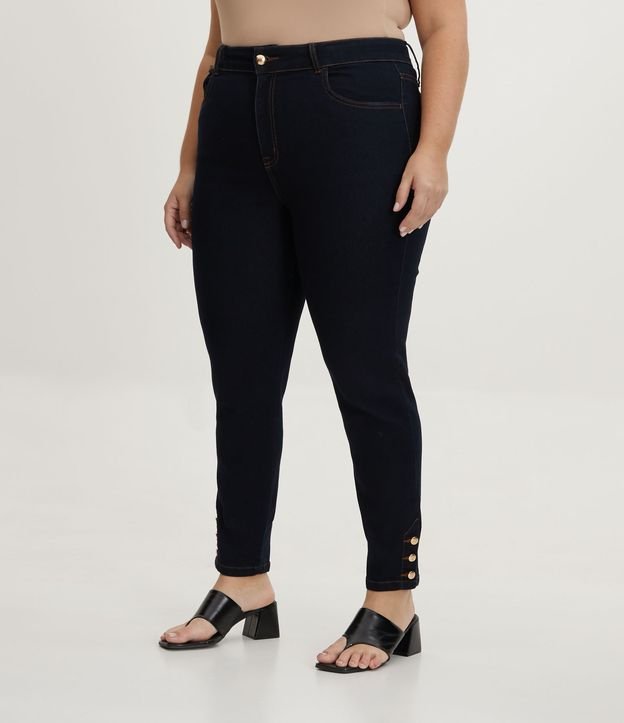 Calça Skinny Jeans com Botões na Barra Curve & Plus Size Azul Marinho 2