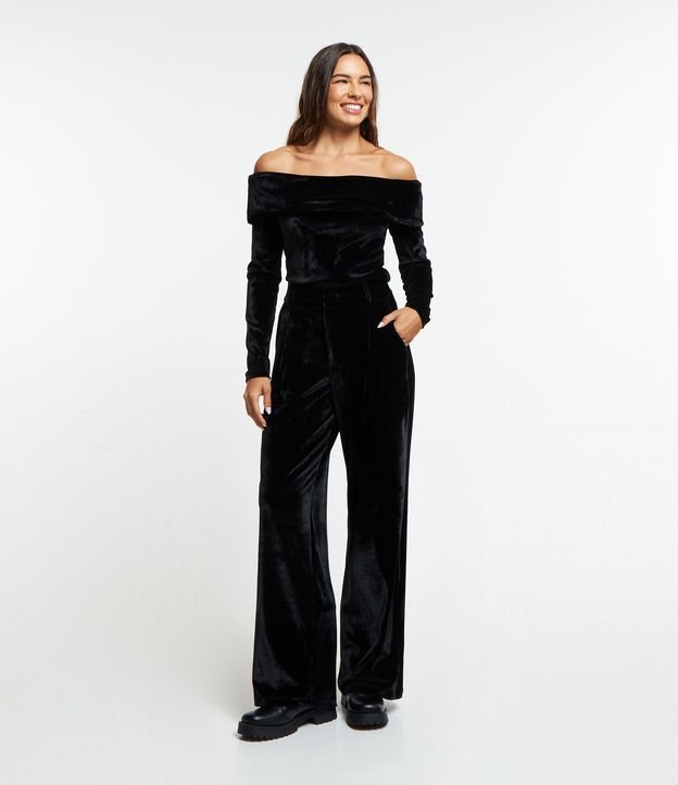 Calça Pantalona em Veludo com Pregas