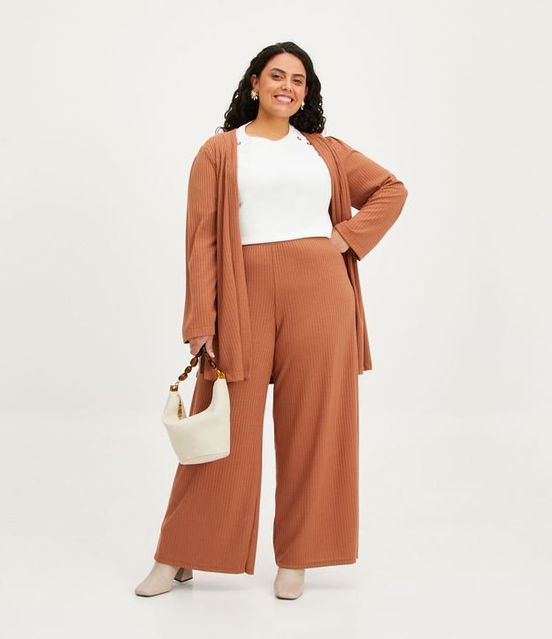 Calça Reta em Malha com Textura Canelada Curve & Plus Size