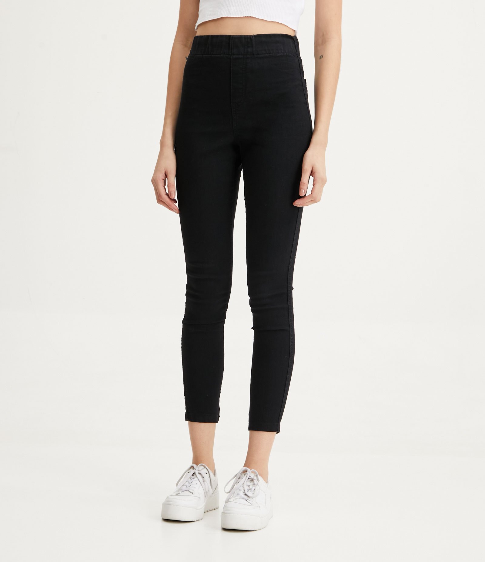 Calça Skinny Cintura Alta em Jeans com Bolsos Preto 2