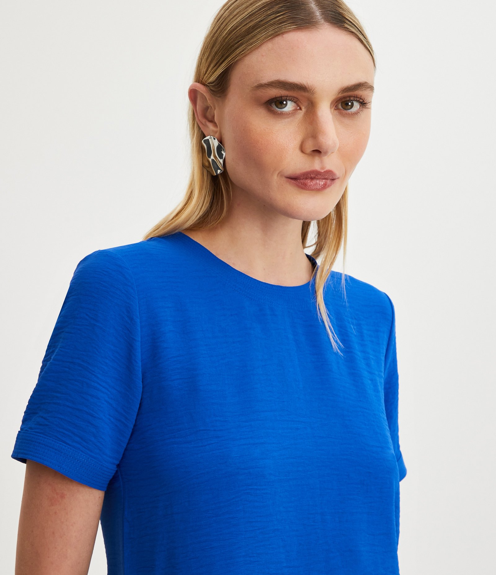 Blusa com Abertura nas Costas e Detalhes Pespontados Azul 4