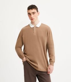 Polo Relaxed em Meia Malha com Gola Contrastante e Botões