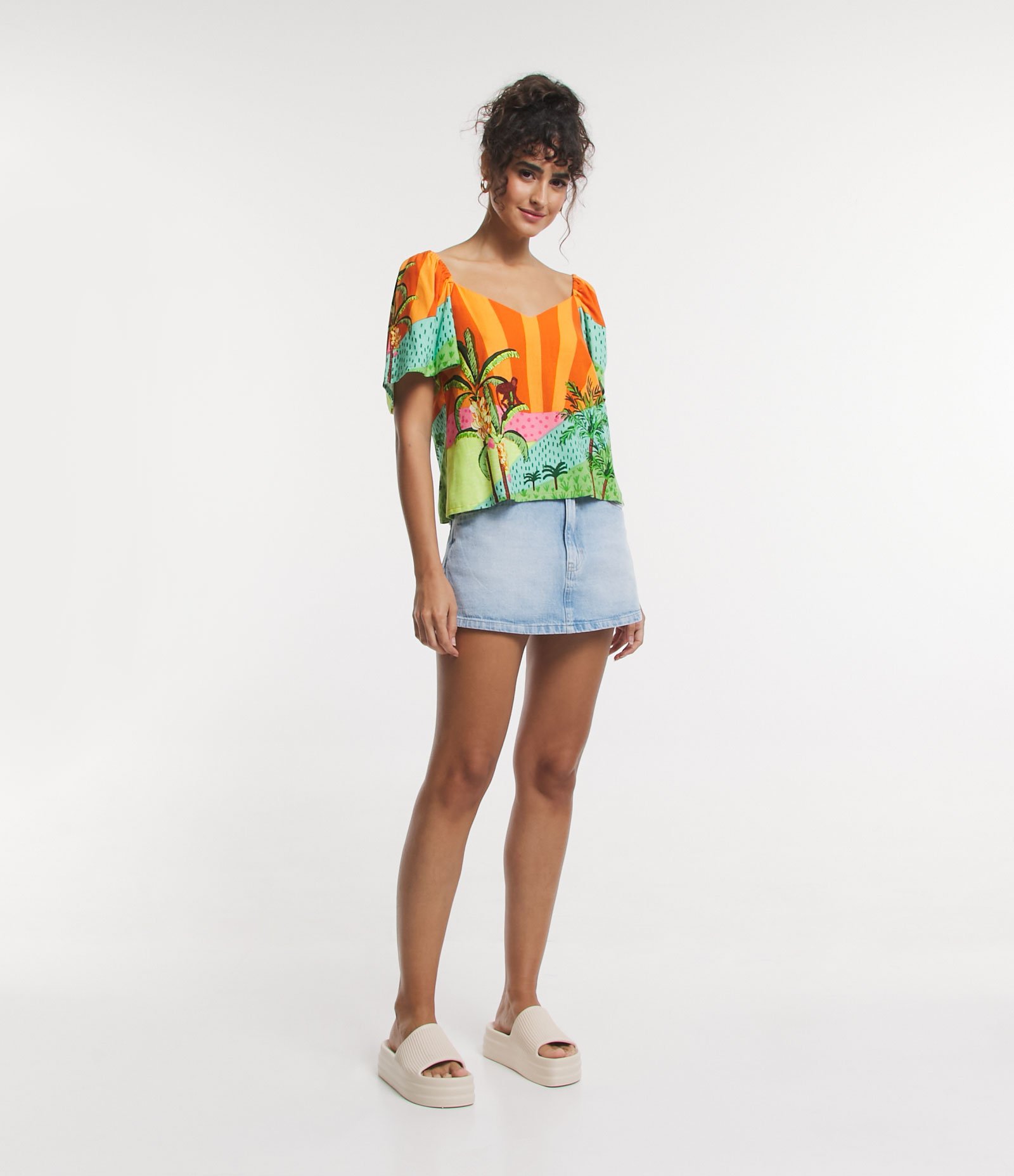 Blusa em Linho com Manga Ampla e Estampa Tropical Laranja 2