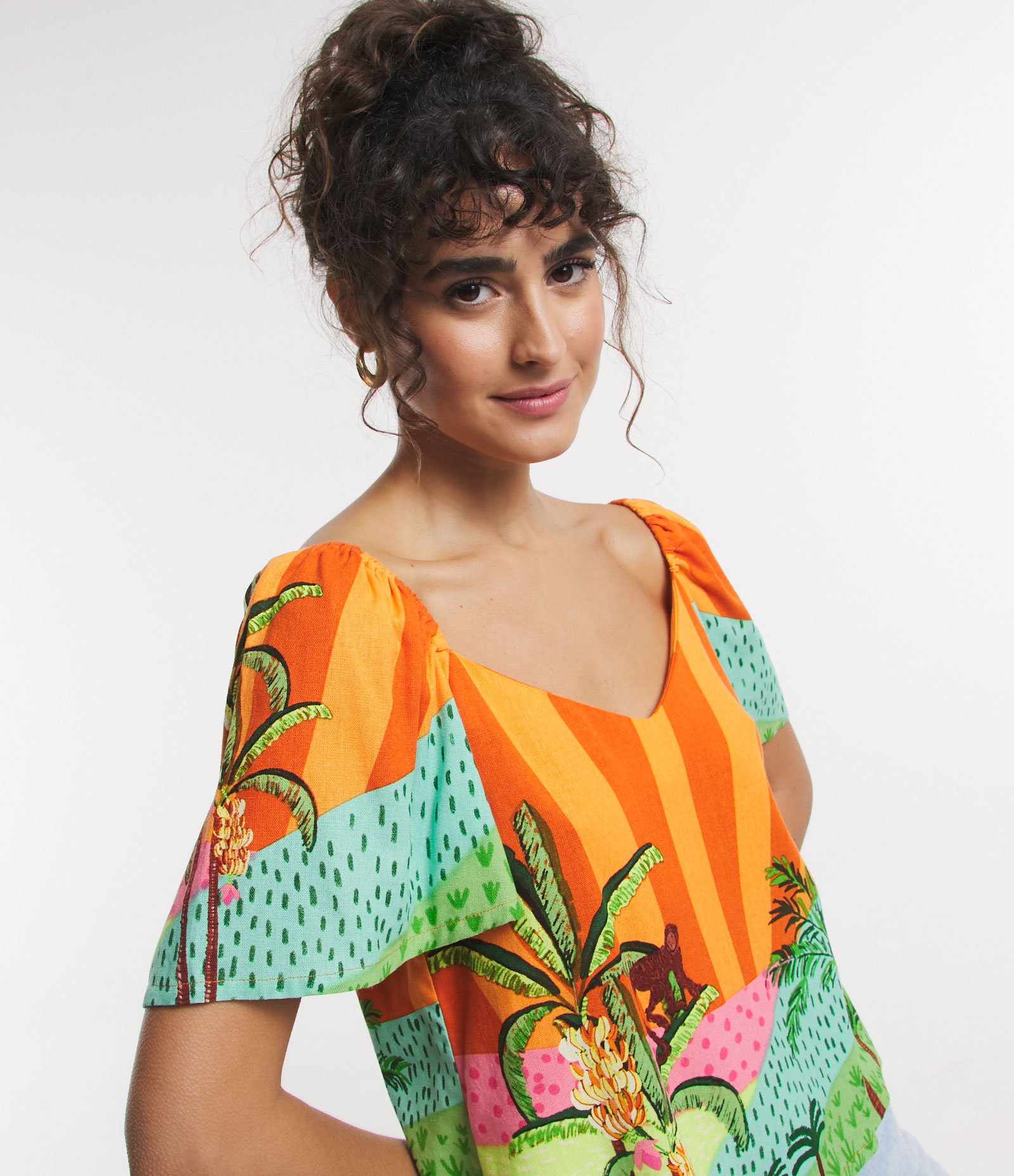 Blusa em Linho com Manga Ampla e Estampa Tropical Laranja 4