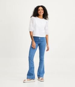 Calça Bootcut Jeans com Bolso Traseiro