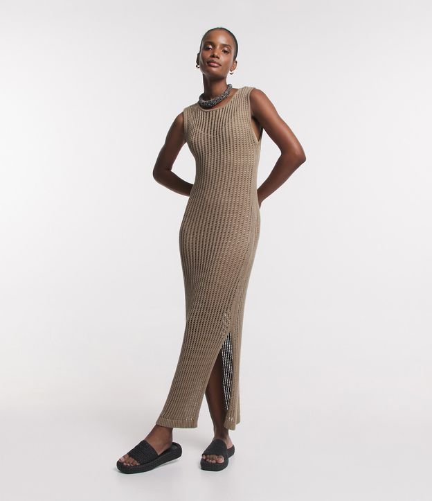 Vestido Longo Sem Manga em Tricô Vazado com Fio Metalizado