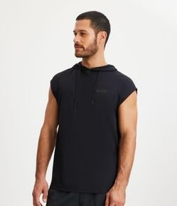 Regata Esportiva com Capuz Cava Raglan e Etiqueta Emborrachada