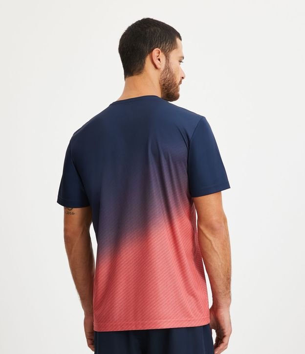 Camiseta Esportiva com Estampa Degradê e Etiqueta na Barra Azul/ Rosa 3