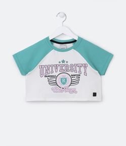 Blusa Cropped Infantil em Ribana com Estampa University e Mangas Raglan - Tam 5 a 14 anos