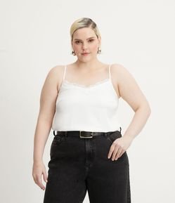 Regata em Crepe com Decote Rendado e Textura Acetinada Curve & Plus Size