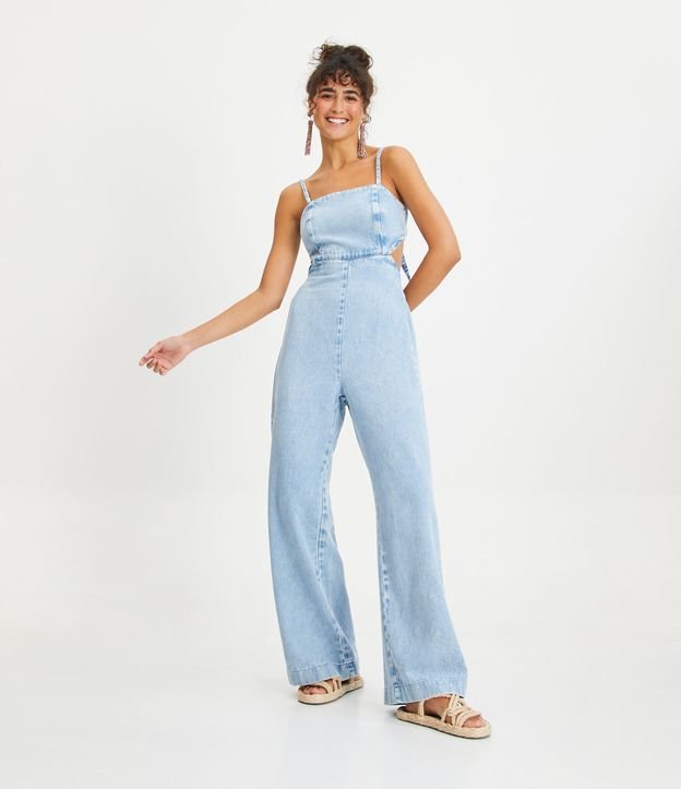 Macacão Longo em Jeans com Recorte Lateral e Amarração nas Costas 1