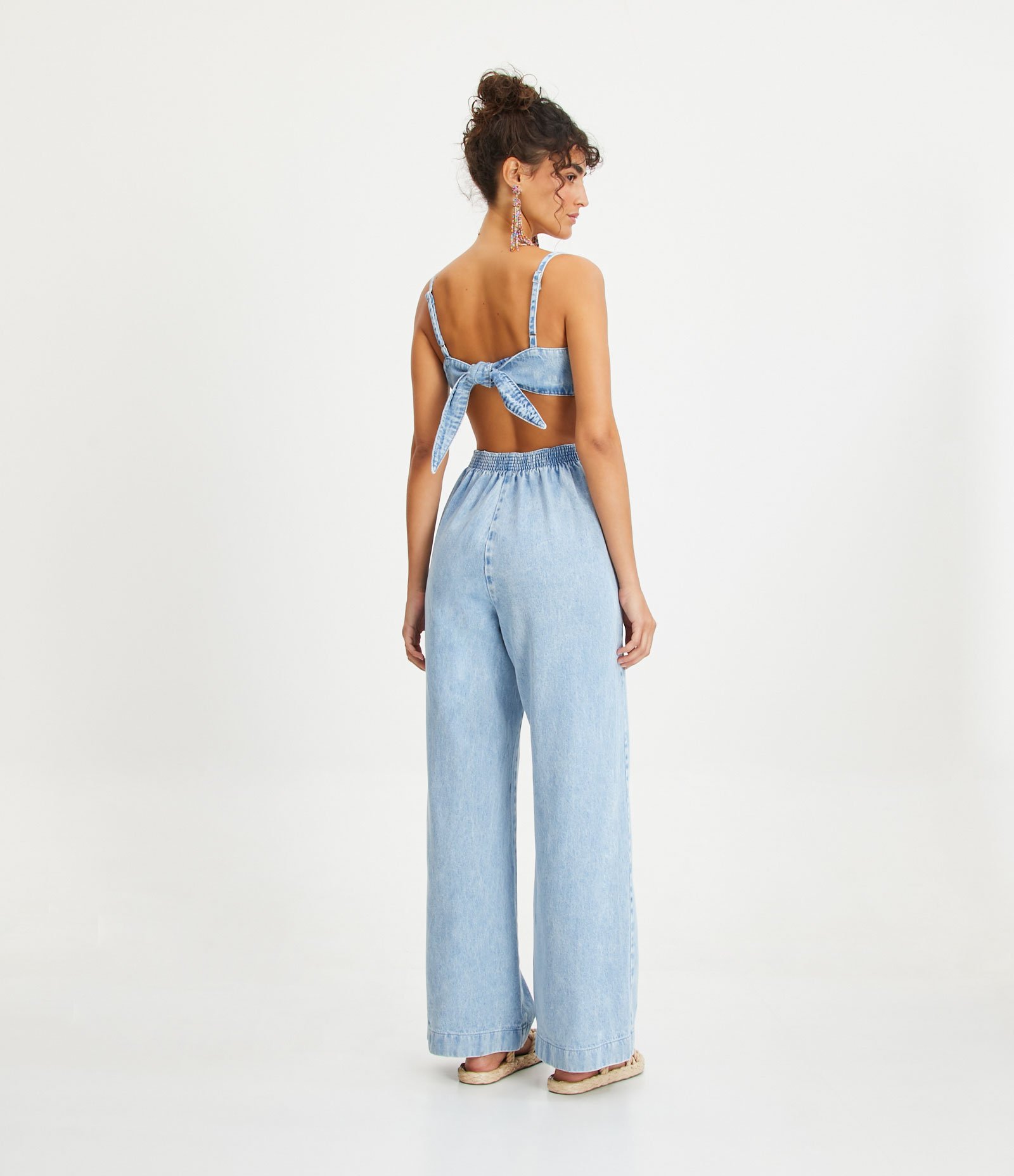 Macacão Longo em Jeans com Recorte e Amarração 2