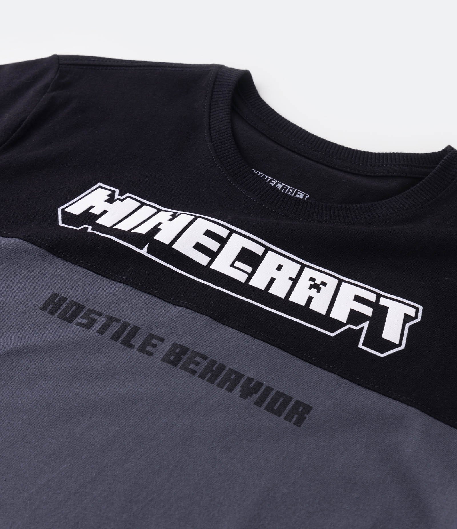 Camiseta Infantil com Recorte Bloco de Cor e Estampa Minecraft - Tam 5 a 14 Anos Cinza 3