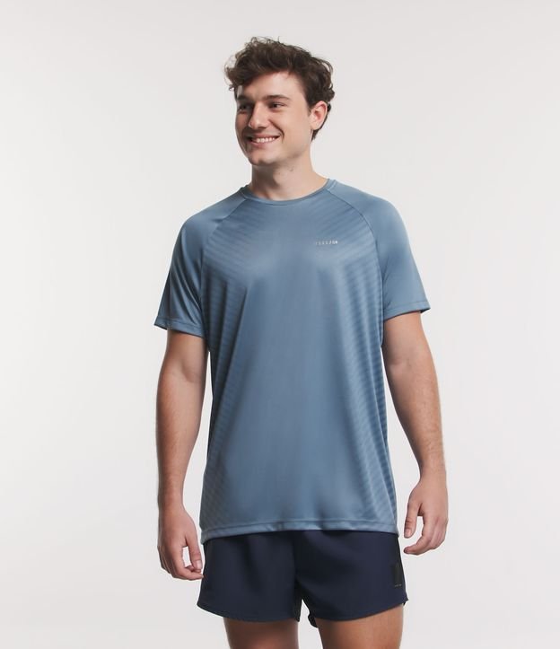 Camiseta Esportiva em Dry Fit com Cava Raglan e Listras Laterais Azul Claro 1