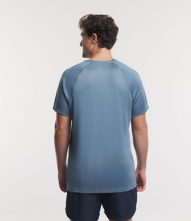 Camiseta Esportiva em Dry Fit com Cava Raglan e Listras Laterais Azul Claro 3