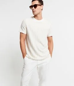 Camiseta em Jacquard com Listra Vertical e Mangas Curtas