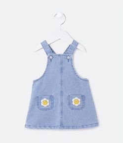 Vestido Salopete Infantil em Jeans com Bolsinhos Bordados de Margaridas - Tam 0 a 18 meses