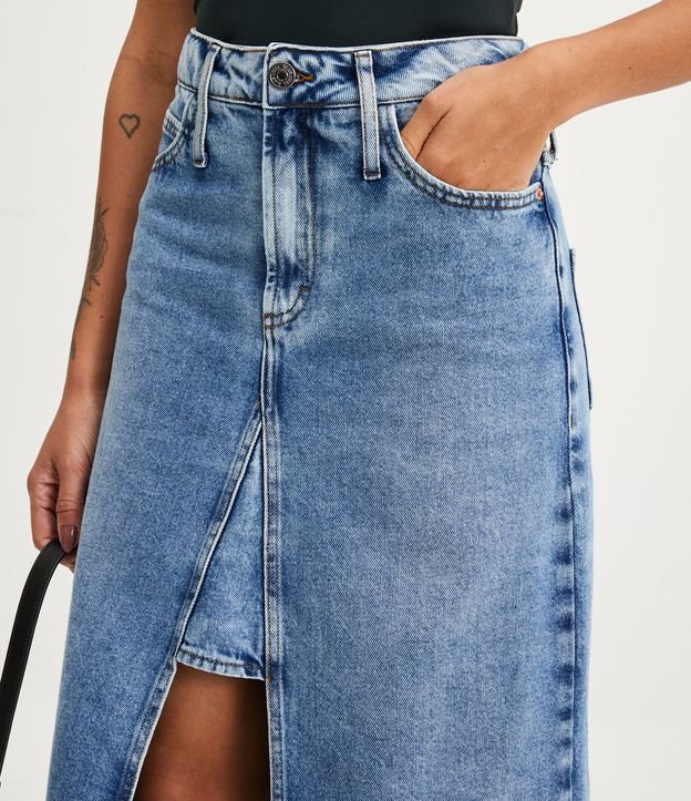 Saia Midi Jeans com Bolsos e Fenda Frontal Azul 4