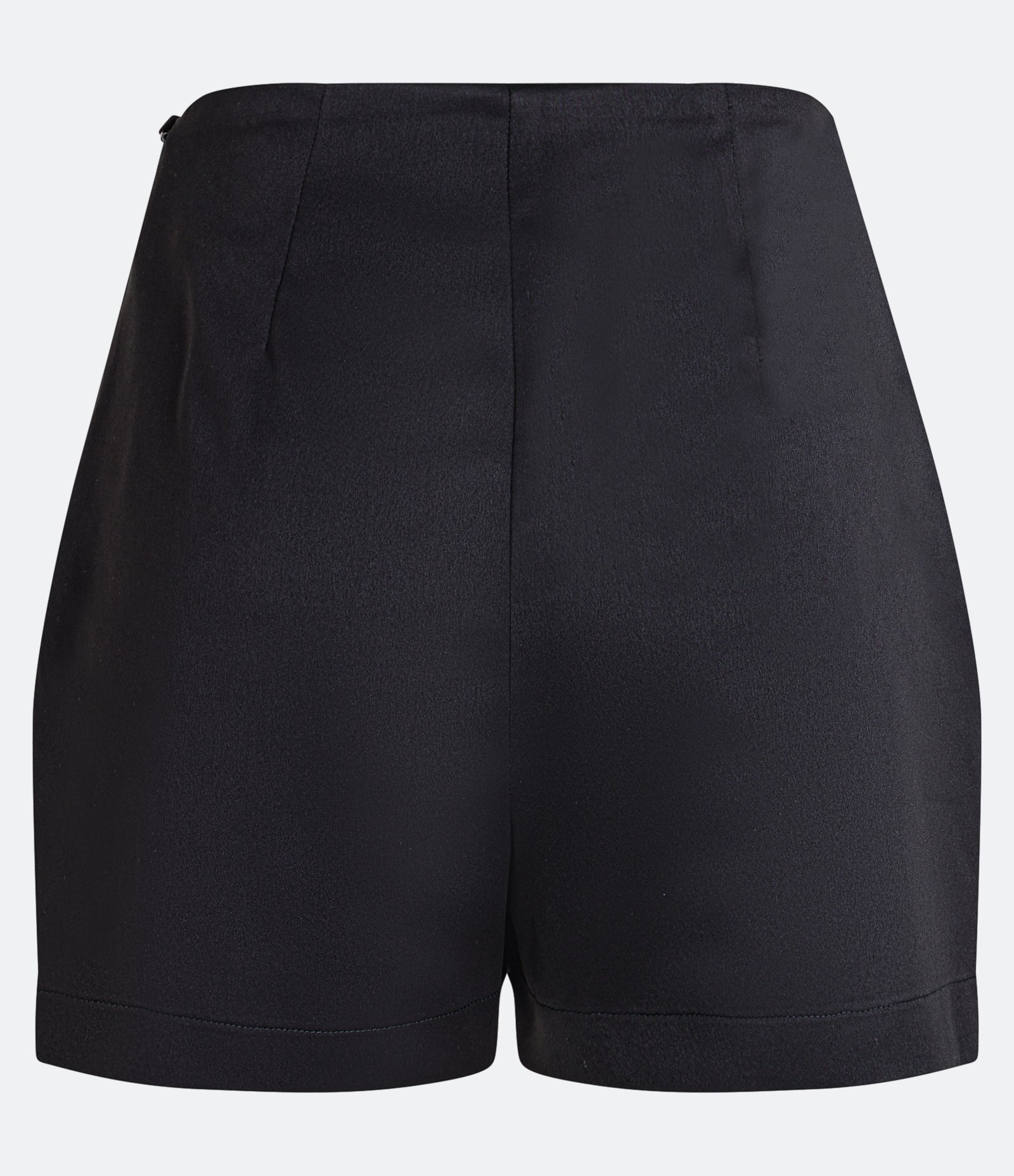 Short Saia com Toque Acetinado e Corrente de Strass na Lateral Preto 7