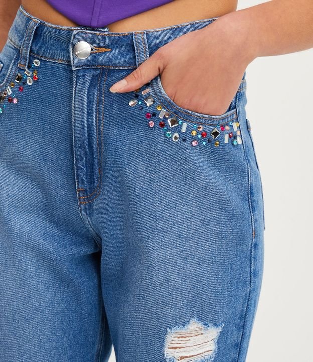 Calça Mom em Jeans com Pedrinhas Coloridas nos Bolsos Azul 3