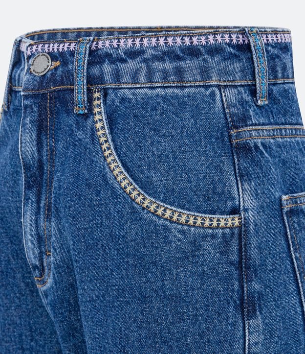 Calça Mom em Jeans com Bordados no Cós e Bolsos Azul 6