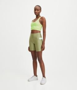 Bermuda Deportiva en Microfibra con Recortes Contrastantes