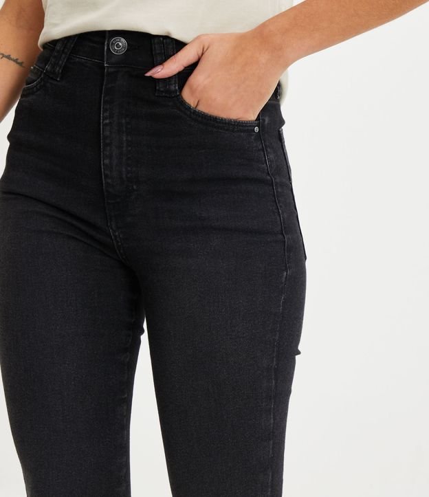 Calça Skinny em Jeans com Passantes Duplos no Cós e Bolsos Preto 4