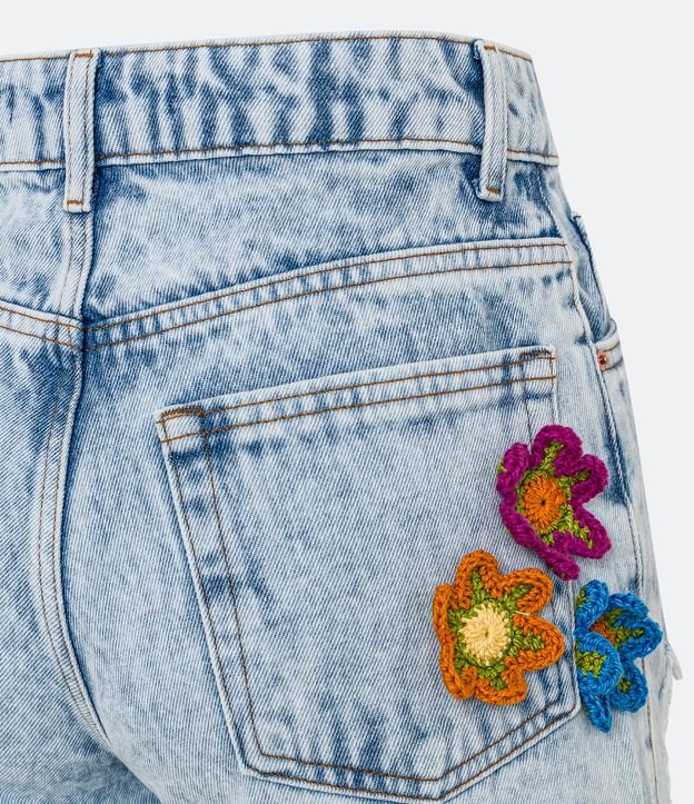 Short Mom em Jeans com Barra com Franjas e Flores de Crochê Azul 7