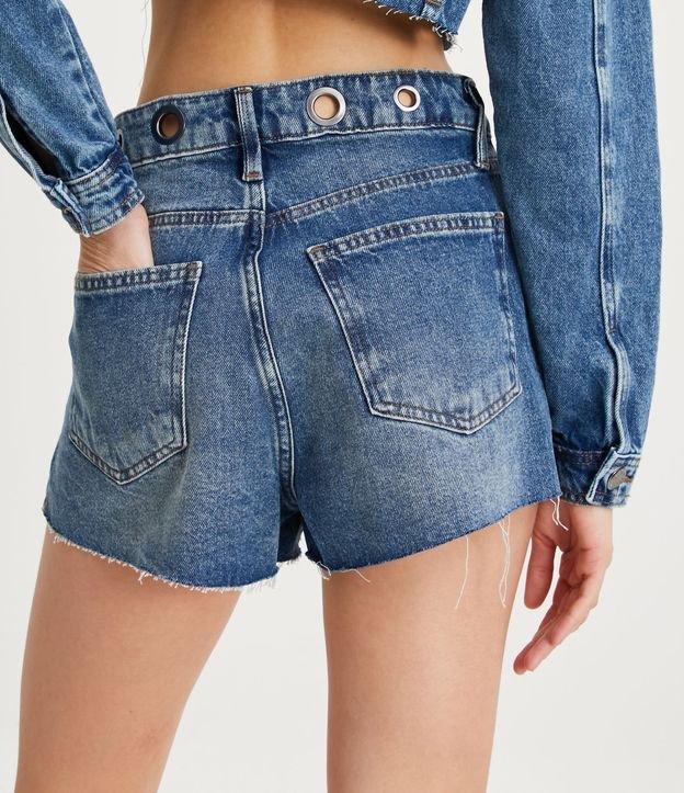 Short Cintura Alta em Jeans com Furinhos Metálicos e Fendas Azul 3