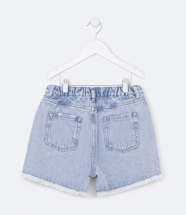 Short Infantil en Jeans con Cutout en el Bolsillo y Terminación Deshilachada - Talle 5 a 14 años Azul 2