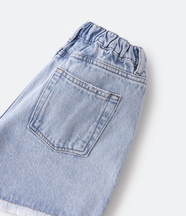 Short Infantil en Jeans con Cutout en el Bolsillo y Terminación Deshilachada - Talle 5 a 14 años Azul 3