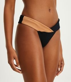 Biquíni Calcinha com Pala Larga e Recorte Contrastante