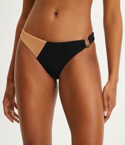 Biquíni Calcinha Básica com Detalhe Metalizado na Lateral e Bloco de Cores