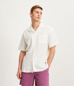 Camisa Relaxed em Tricoline com Textura e Bolso Frontal