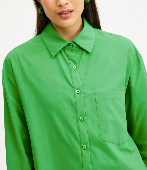 Camisa Alongada em Tricoline com Manga Longa e Bolso Verde 5