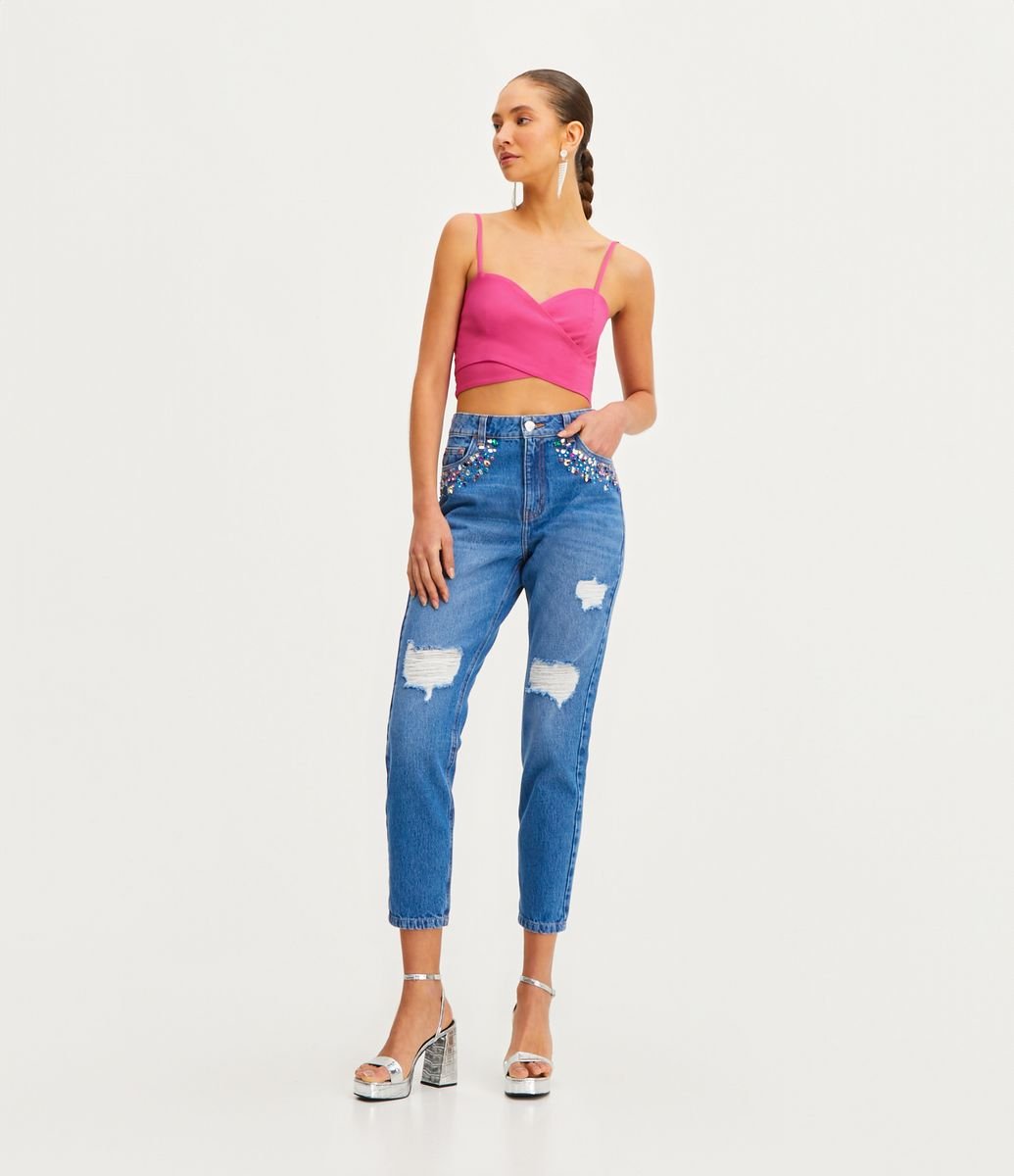 Calça Mom em Jeans com Rasgos e Pedrinhas Coloridas Azul