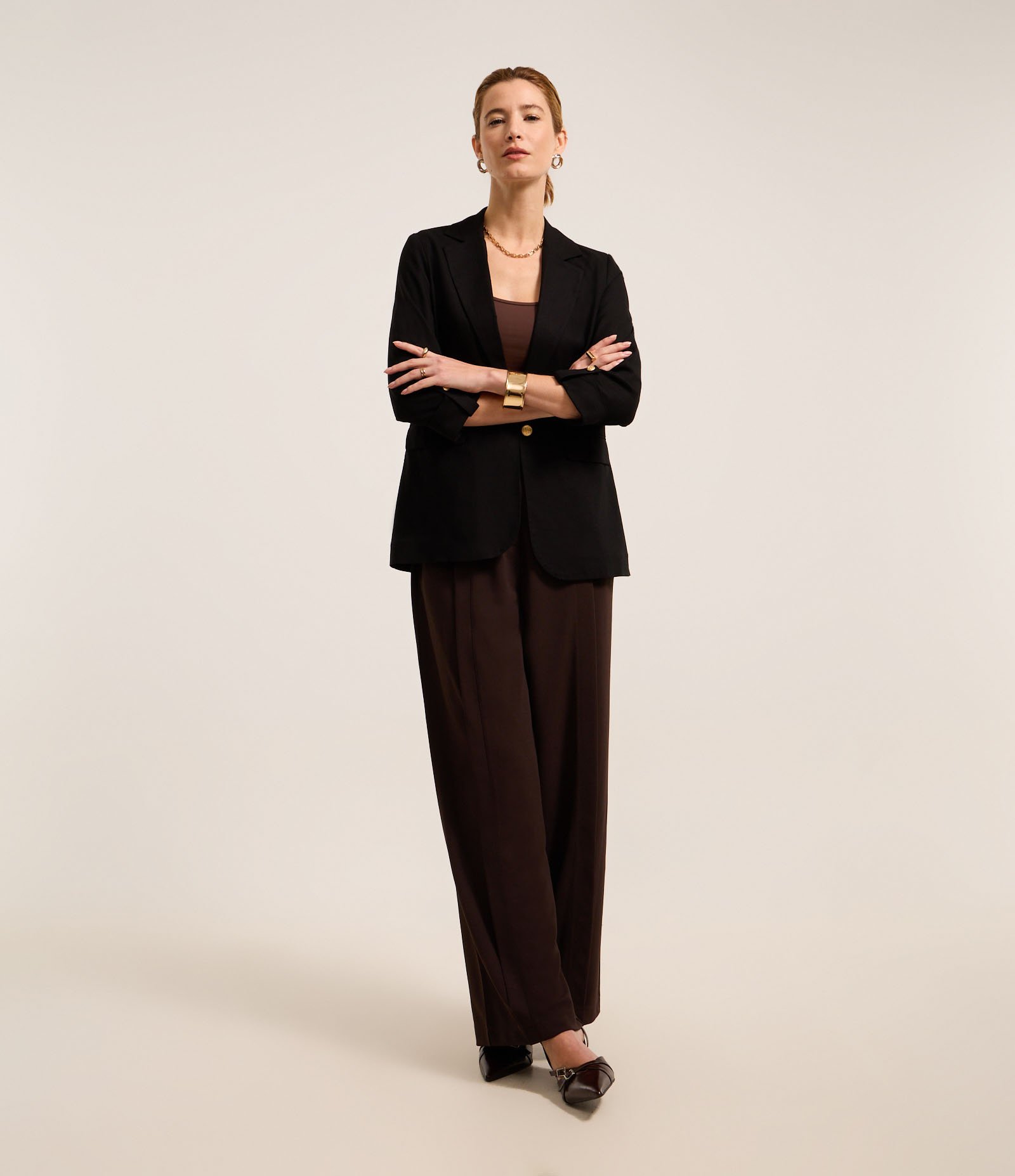 Blazer Alongado em Linho com Mangas Dobradinhas Preto 2