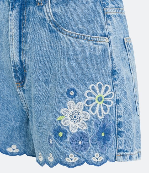 Short Cintura Alta em Jeans com Bordado Floral e Barra com Recorte Nuvem Azul 6