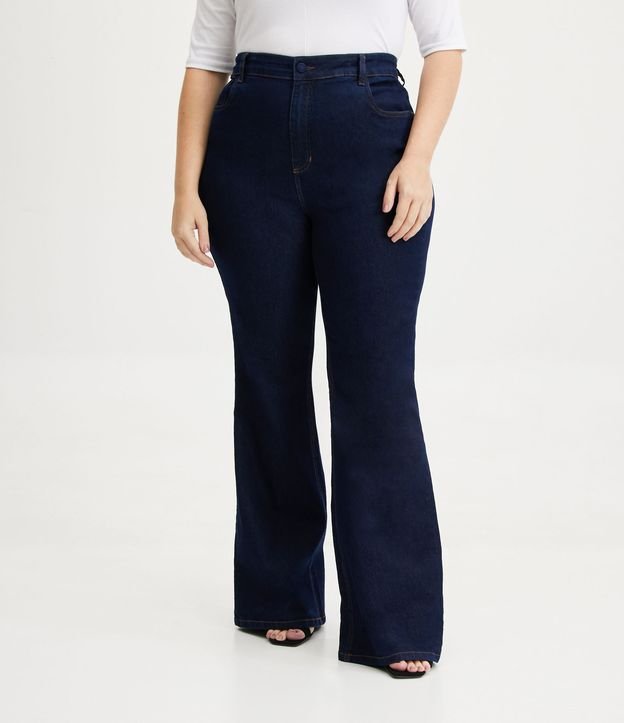 Calça Flare Jeans com Botão Forrado Curve & Plus Size Azul 2